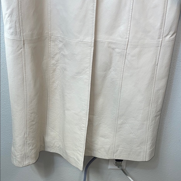 Elegant White Leather Jacket with Black Accents - Picture 6 of 16